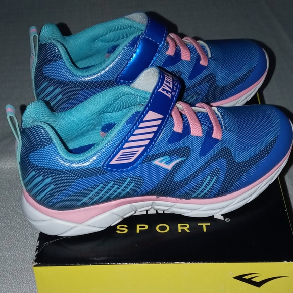 Girls sneakers - Picture 2 of 3